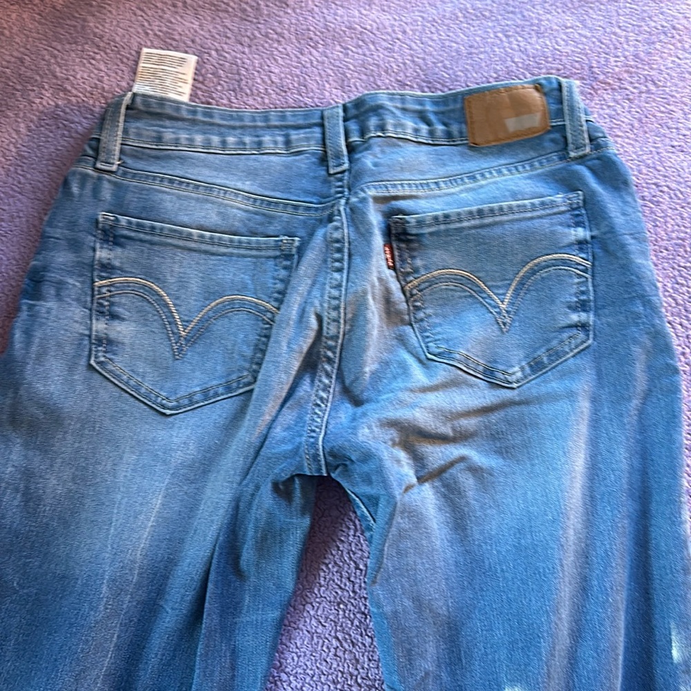 Light wash Levi’s skinny jeans - Picture 2 of 2